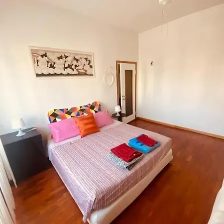 Апартаменты Lovely Flat, Super Connected To The Centre,wifi,4p